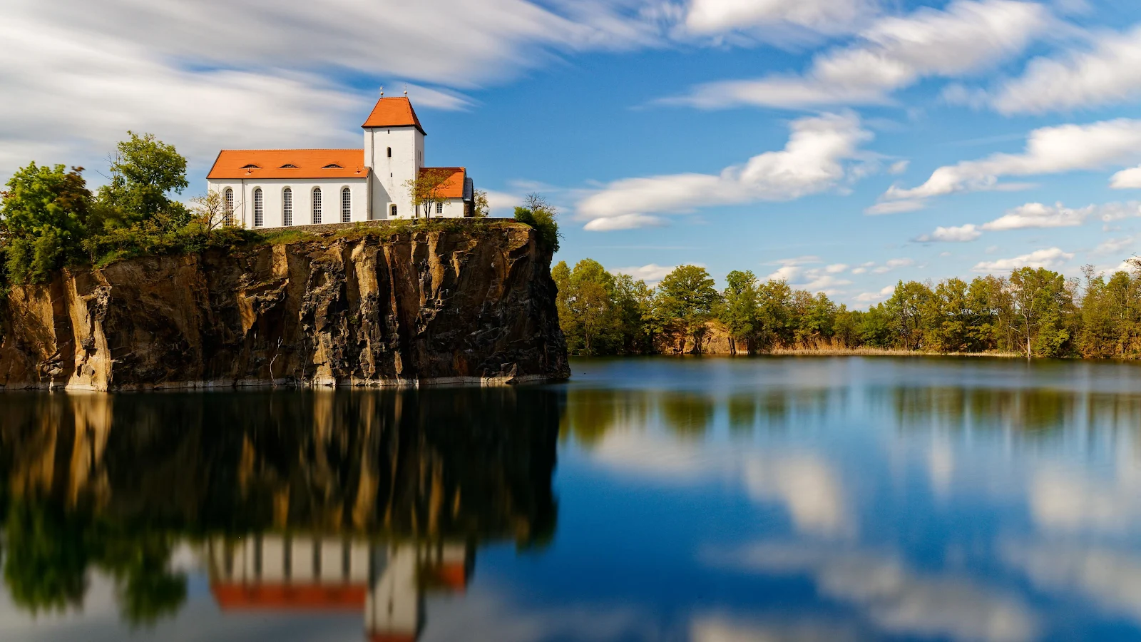 White Church On Rocky Cliff - Landscape Photography 4K Wallpaper (3840x2160)