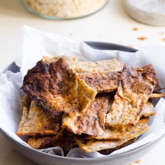 Món snack chuối này làm cực nhanh và đơn giản, bạn có thể chuẩn bị ngay trong buổi tối để hôm sau có ngay những miếng snack bổ dưỡng, ngon lành để ăn vào buổi sáng rồi. Bạn hãy lưu lại công thức làm snack chuối nướng giòn này ngay để thưởng thức hương vị của nó nha. Chúc bạn thành công!