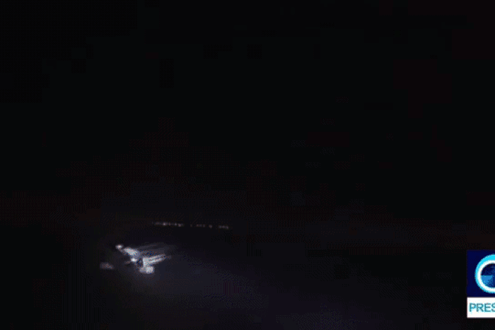 Iran phóng loạt UAV và tên lửa tấn công mục tiêu trọng yếu của Mỹ, Israel - Báo Tiền Phong