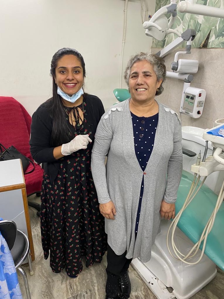 Dr. Shilpa Yadav with a patient at her Aya Nagar clinic