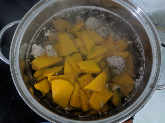 Canh Bí Đỏ Thịt Viên