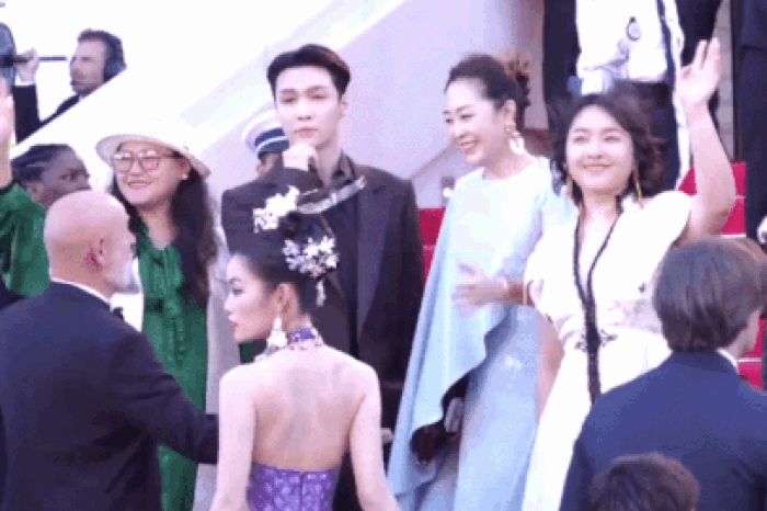 Nhóm nghệ sĩ bị yêu cầu rời thảm đỏ Cannes 2026 - Báo Tiền Phong