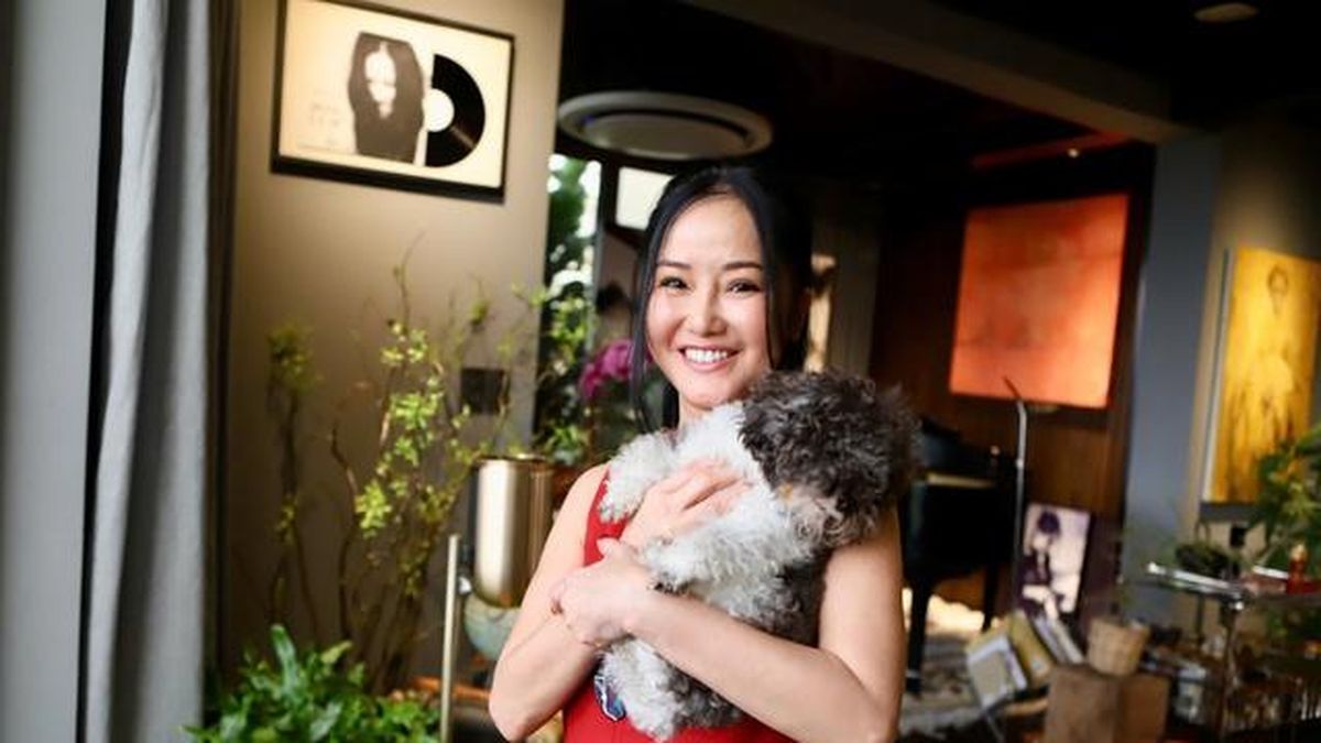 Diva Hồng Nhung đấu giá chiếc váy đặc biệt ủng hộ bệnh nhân ung thư vú - Báo Sức Khỏe &amp; Đời Sống