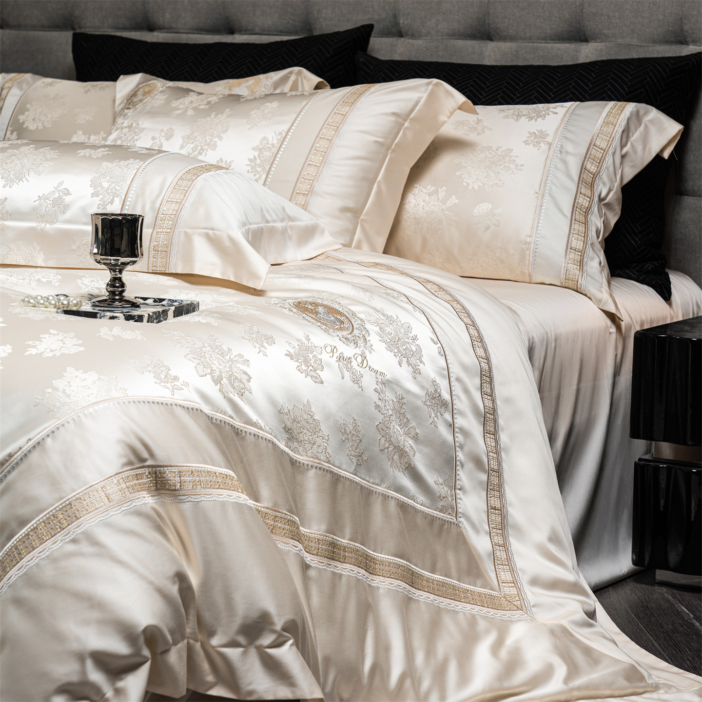Satin-Jacquard-Bettwäsche aus Langstapelbaumwolle, 4-teilig