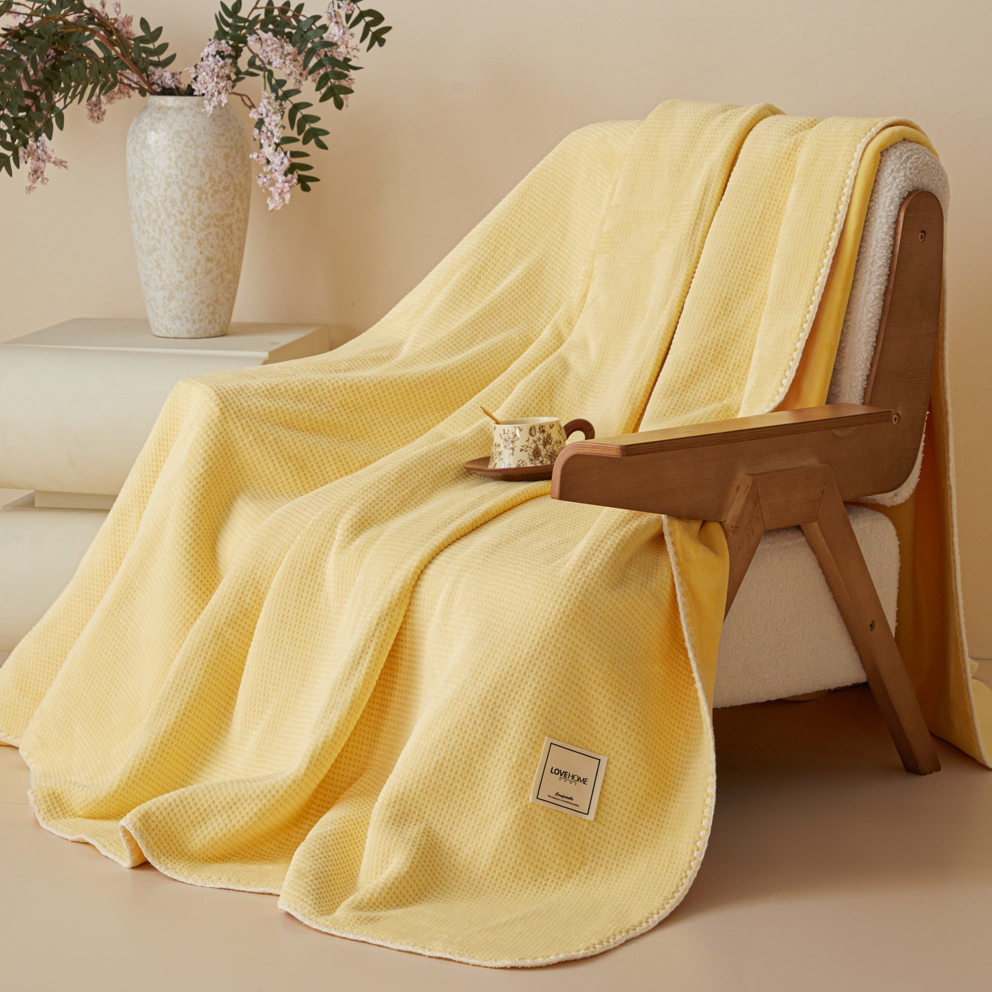 Waffle Throw Blanket made of Milk Fiber Fleece