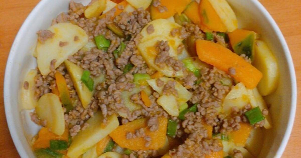 Thịt băm xào bí đỏ,khoai tây