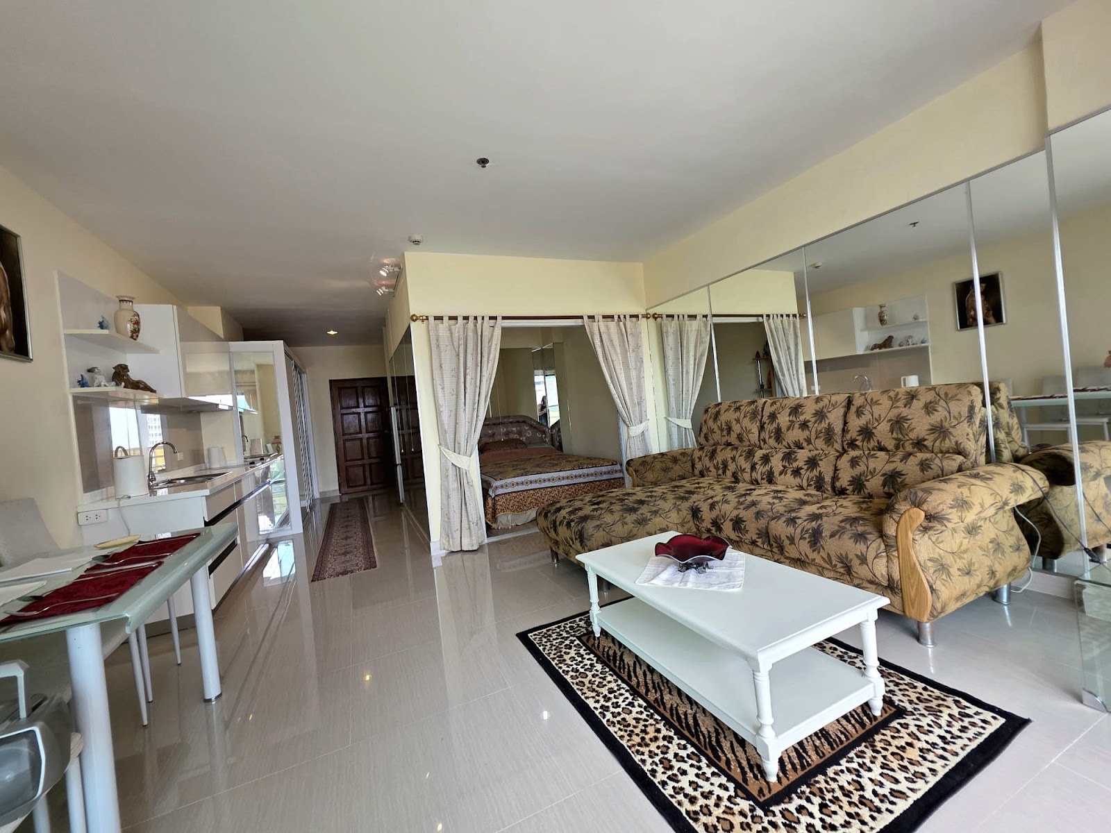 View Talay 5/F7 STUDIO · 1 BATHROOM · 48 SQ M · LARGE BALCONY · SEA VIEW