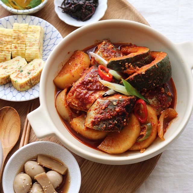 Cá Thu Kho Củ Cải Và Bí Đỏ