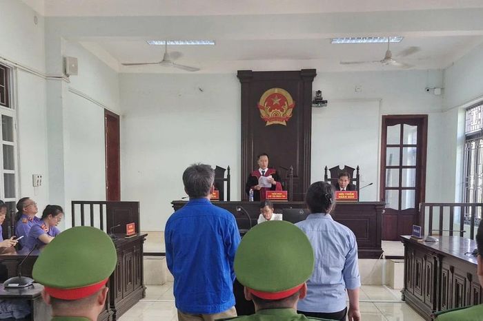 Khóa cổng giữ người trái pháp luật, cặp vợ chồng lĩnh án - Báo Tri thức &amp; Cuộc sống