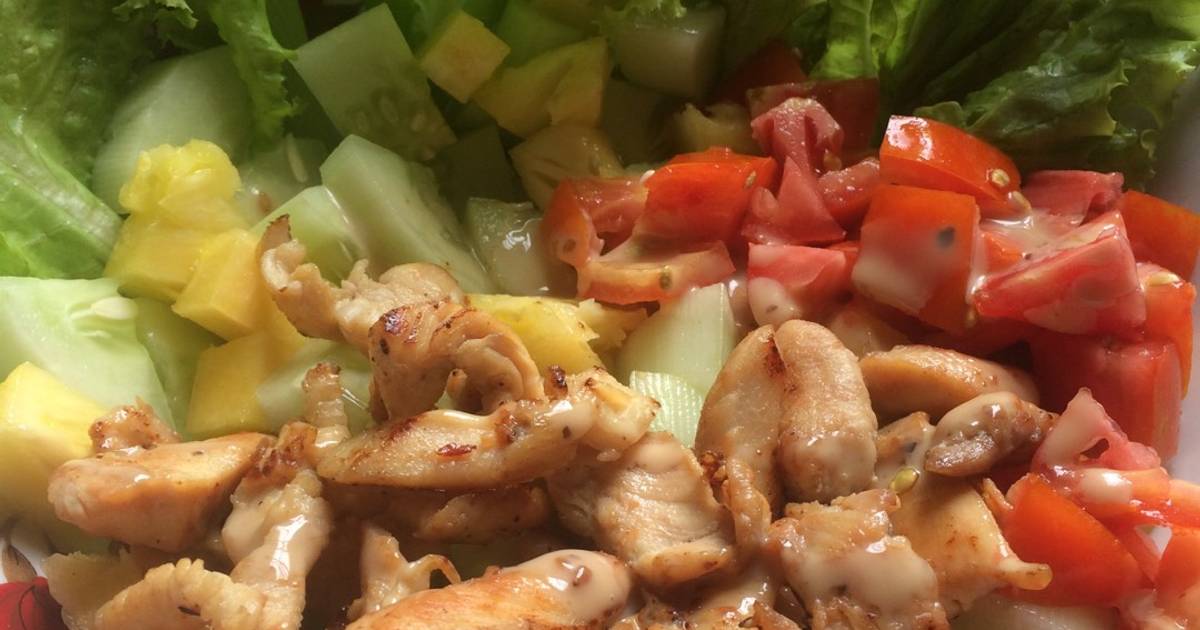 Salad ức gà nước sốt mè rang kewpie