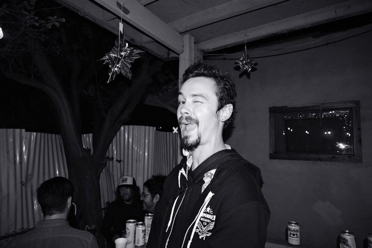 @tlau.photos_thelostandunfounds_2026-03-29_austin_last_night_noir_016