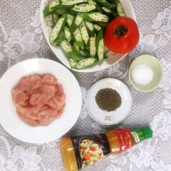 Cắt vát đậu thành khúc nhỏ rồi để riêng vào bát