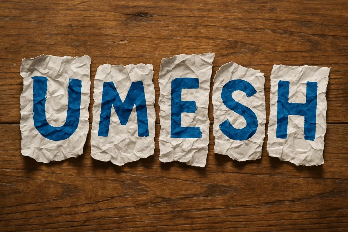 Imagen fotorrealista de un papel rasgado que forma la palabra [NOMBRE]