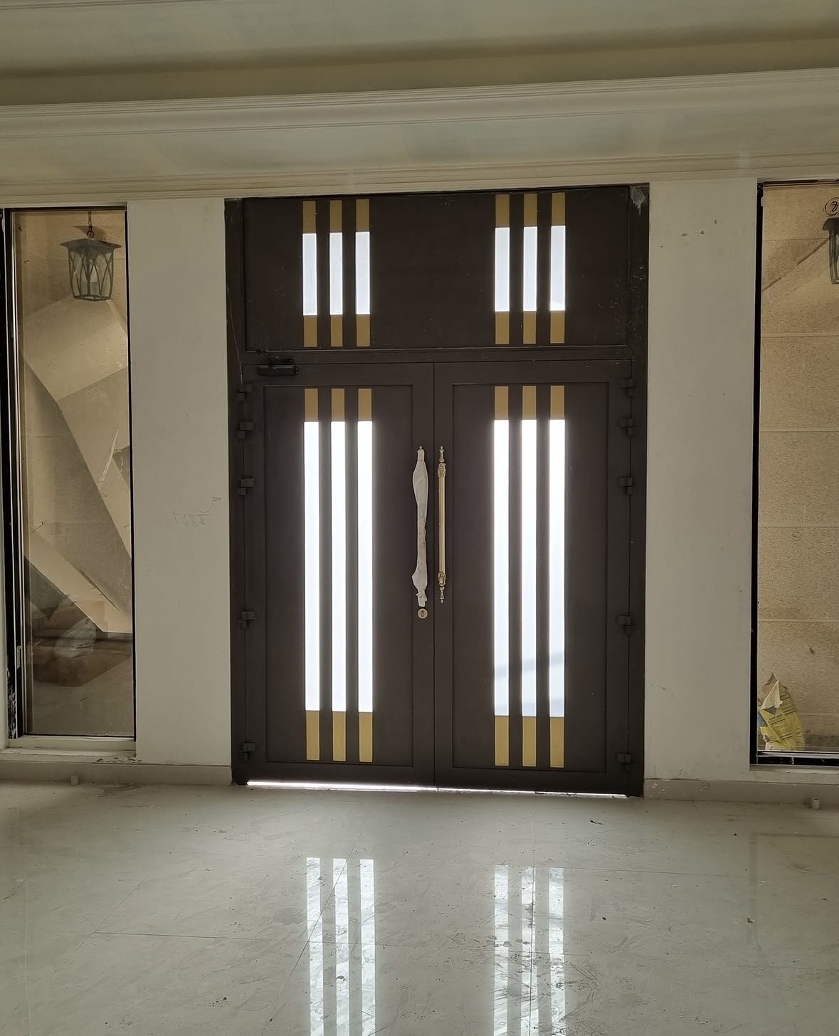 Contemporary aluminium door design Fujairah — Al Taher Group