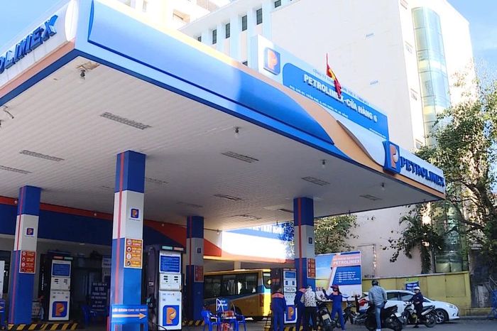 Đề xuất kéo dài áp thuế 0% với xăng dầu đến hết tháng 6 - Báo Nhân Dân