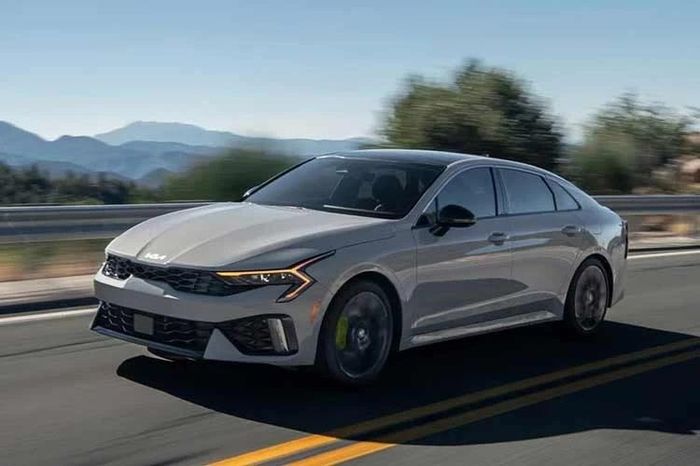 Kia K5 2027 hé lộ động cơ hybrid mới và loạt công nghệ cao cấp - Báo Tri thức &amp; Cuộc sống