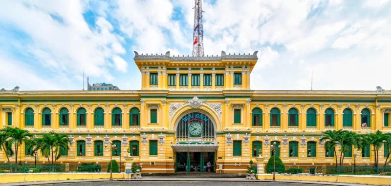 saigon-central-post-office-vietnam-tour.webp
