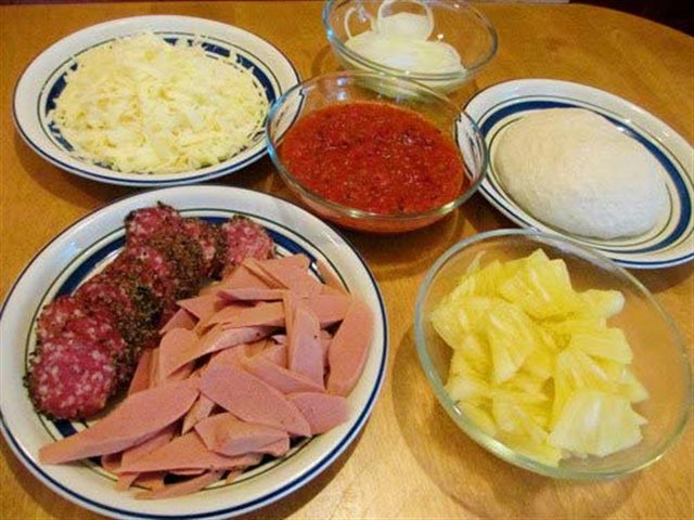 Pizza Xúc Xích Phô Mai Cực Ngon Ngay Tại Nhà