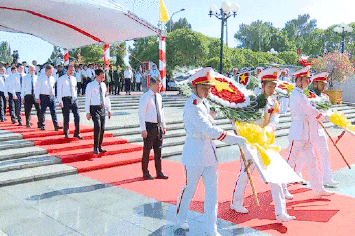 Thủ tướng Lê Minh Hưng dự lễ truy điệu và an táng 28 hài cốt liệt sĩ hy sinh tại Lào - Báo Sài Gòn Giải Phóng