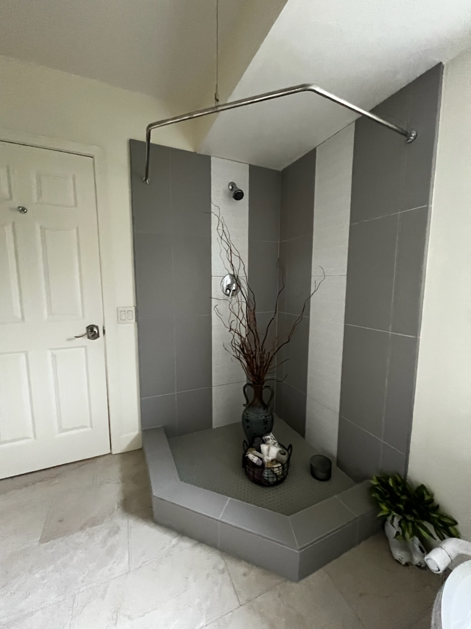Corner walk-in shower with tiled walls