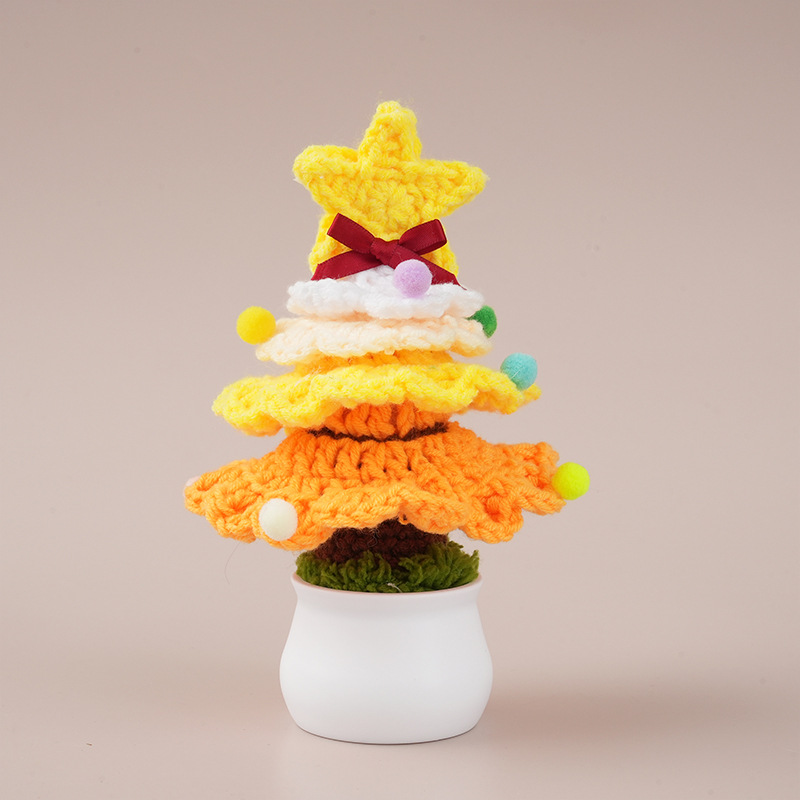 Gehäkelter Weihnachtsbaum im Topf
