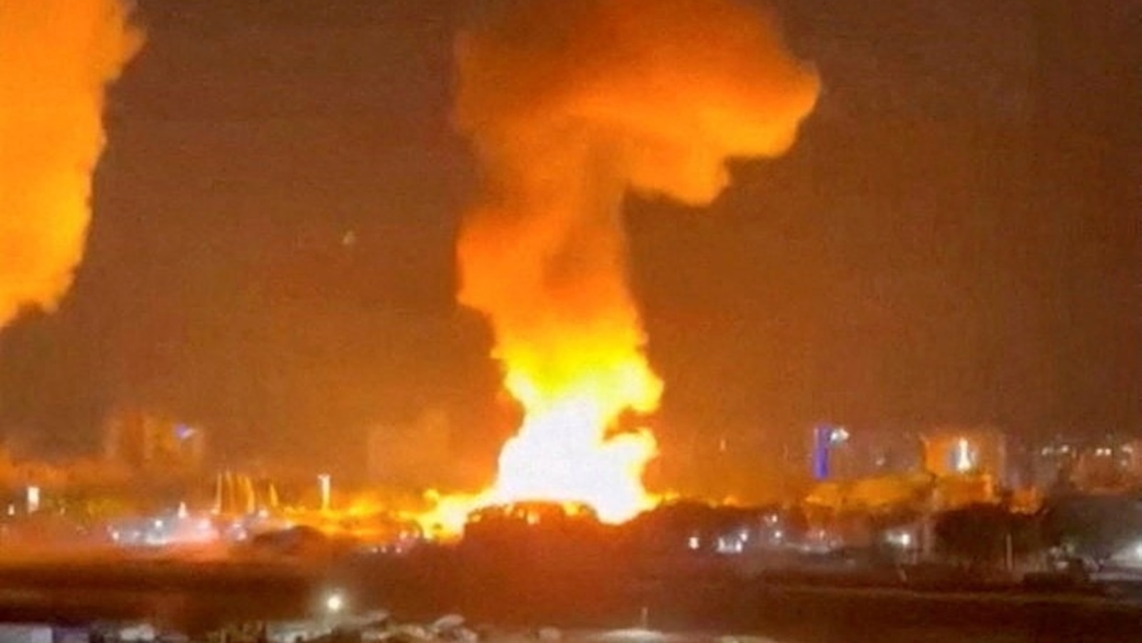US Launches Devastating Airstrikes on Caracas: Maduro Captured in Midnight Raid