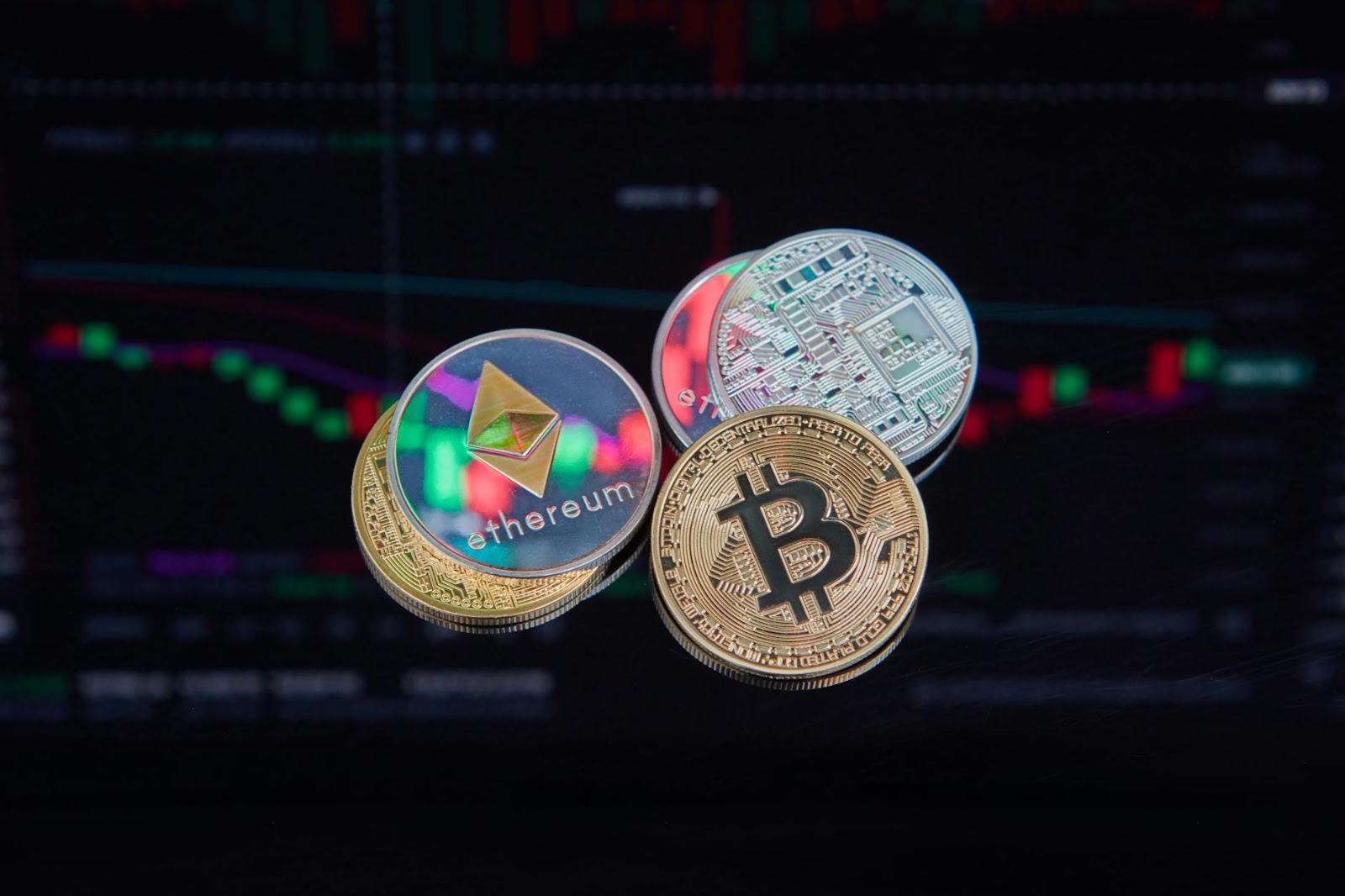 Abstract visualization of blockchain data illustrating Ethereum's underlying strength and market trends.