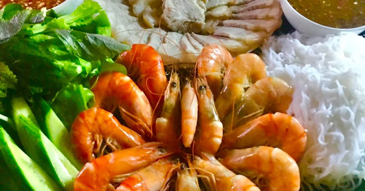 Tôm, thịt luộc cuốn bánh tráng