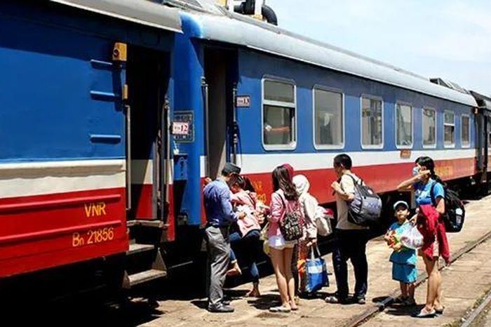 Điều chỉnh giá vé tàu khách từ 5/4 - Đài Phát thanh và truyền hình Hà Nội