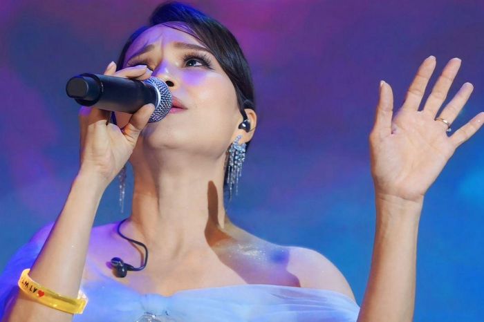Cẩm Ly hát hit nổi tiếng nhất sự nghiệp, hàng trăm khán giả phản ứng - Tạp chí SaoStar