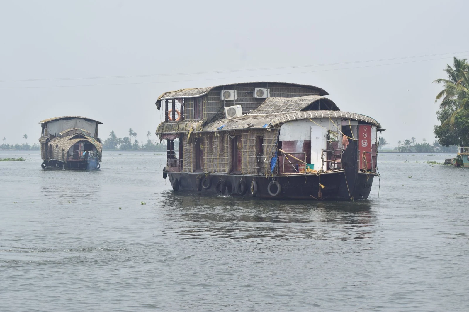 Is an overnight houseboat stay mandatory in Alappuzha?