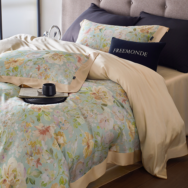 Lyocell bedding set with floral pattern