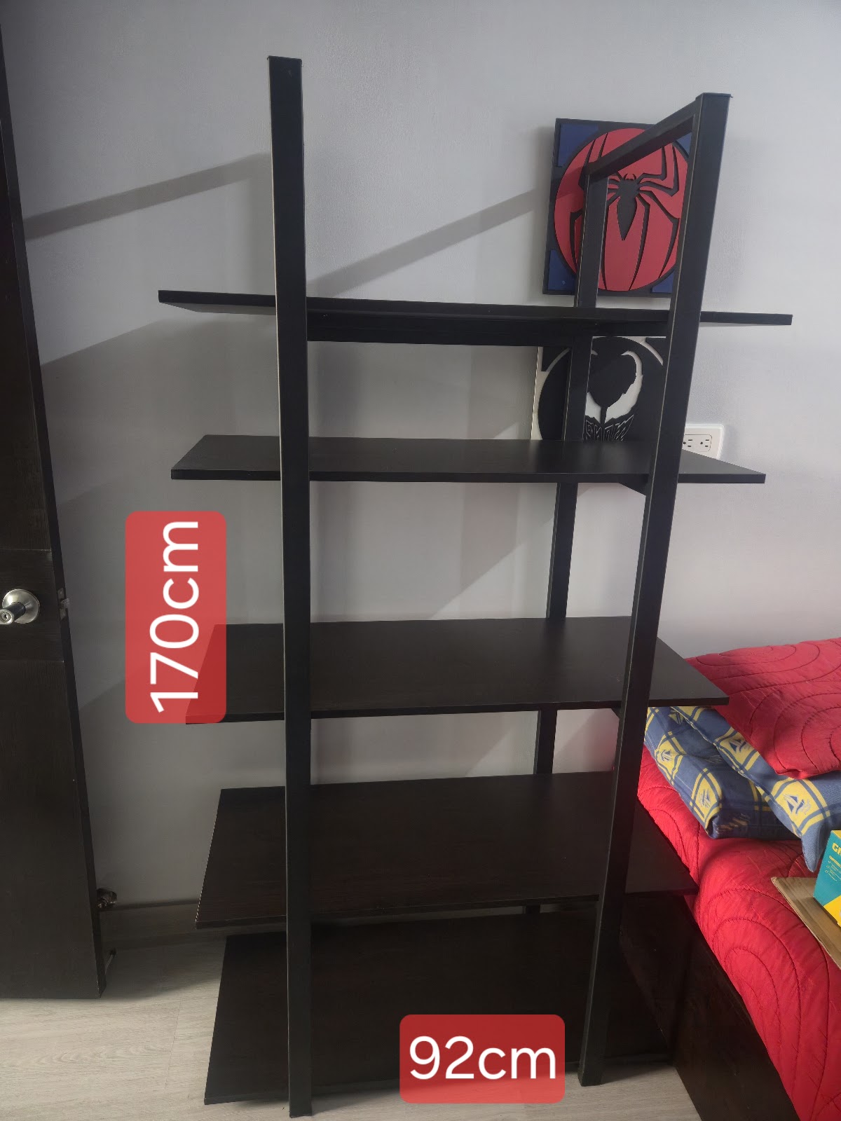 Estante para figuras en Madera y metal