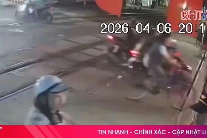 Một phụ nữ hành hung 2 nhân viên gác chắn đang làm nhiệm vụ - Báo Hà Tĩnh