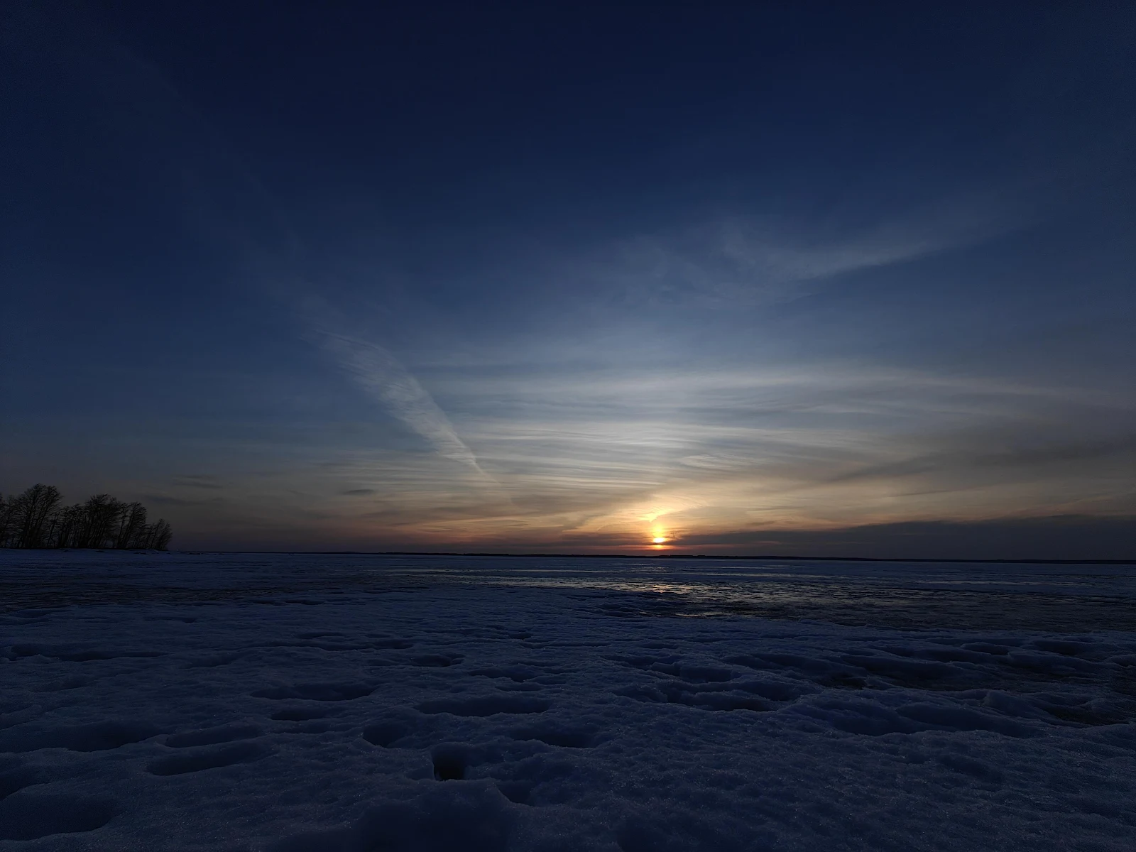 Sunset Over Frozen Lake - Landscape Photography 4K Wallpaper (4000x3000)