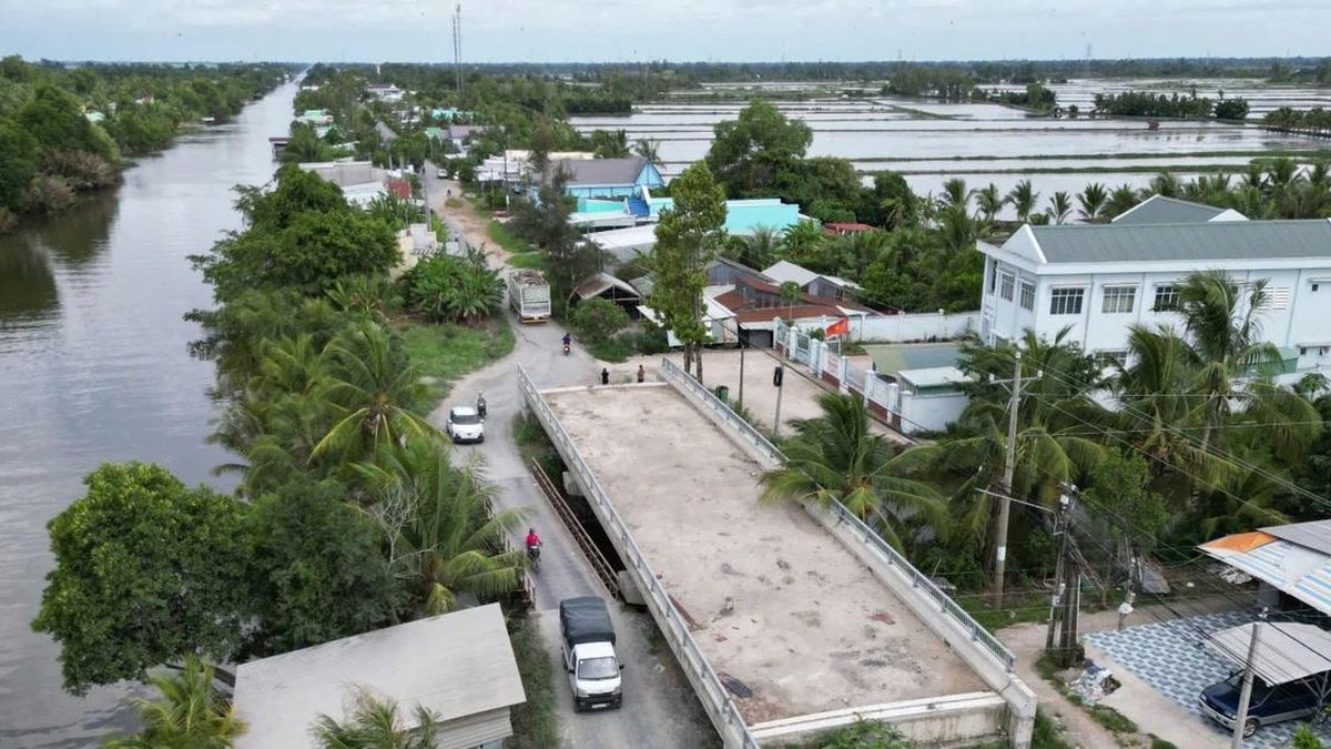 Cưỡng chế mặt bằng để làm 10km đường thi công 'bầy hầy' 6 năm - Báo Tiền Phong