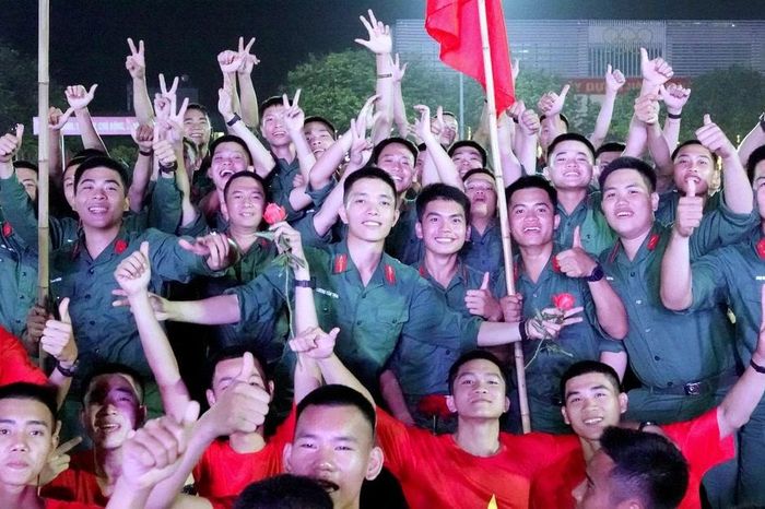 Rực rỡ đêm hội của lính trẻ Trung tâm Huấn luyện 334 - Báo Tiền Phong