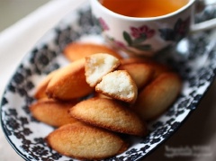 Lấy bánh dừa nướng ra, để nguội. Lúc này, món bánh dừa nướng đã hoàn tất, bạn có thể cho vào hũ có nắp kín để bảo quản và dùng dần. Ngày nghỉ cuối tuần, vừa nằm xem TV, vừa măm măm bánh dừa nướng cùng 1 ly sữa nóng hoặc trà thì còn gì bằng. Chúc các bạn thành công với món ăn vặt dễ làm, thơm ngon này nhé!