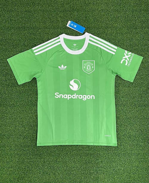 25-26 Manchester United Portero Verde.jpeg
