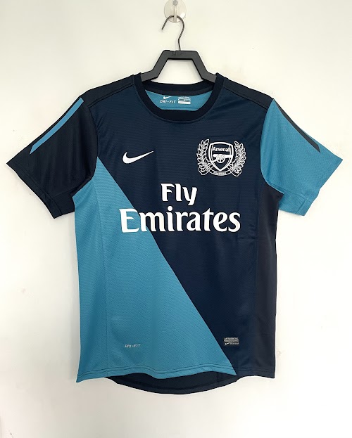 Equipación de visitante del Arsenal 2011-12.jpeg
