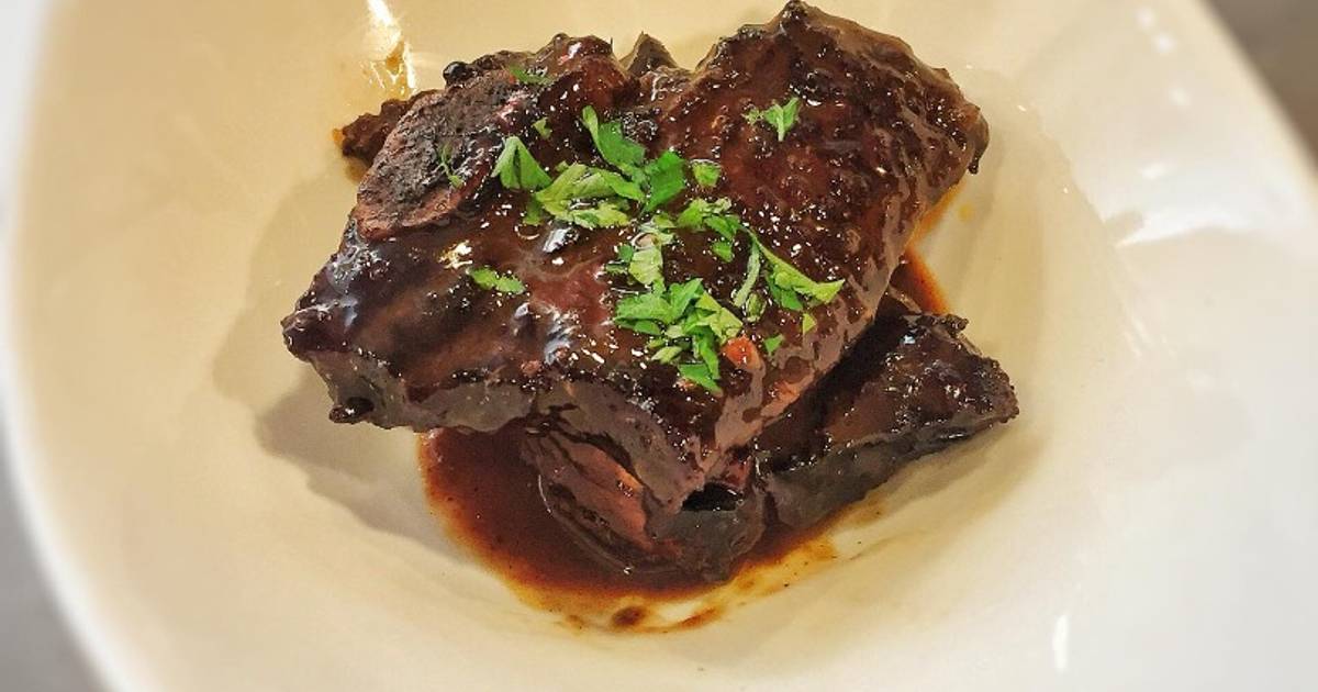 Sườn bò om rượu vang
