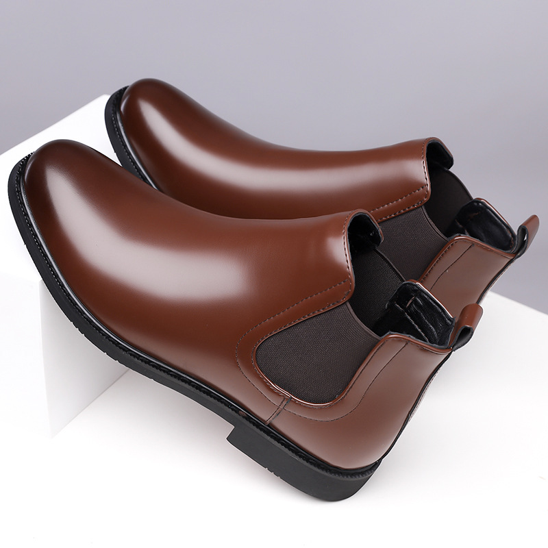 Robust men's leather work boots