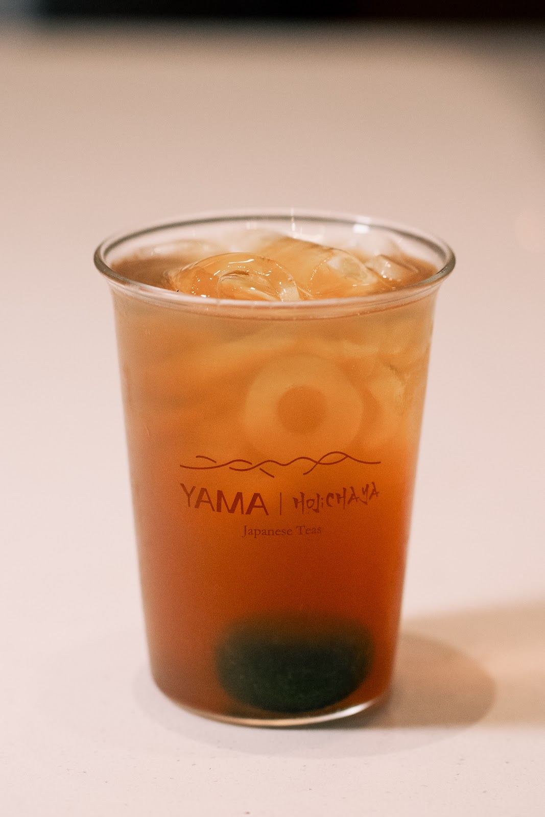 Iced hojicha drink