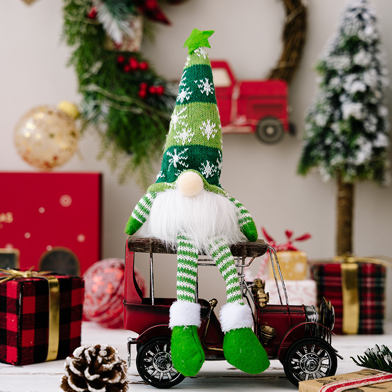 Illuminated Christmas gnome figures with knitted hats