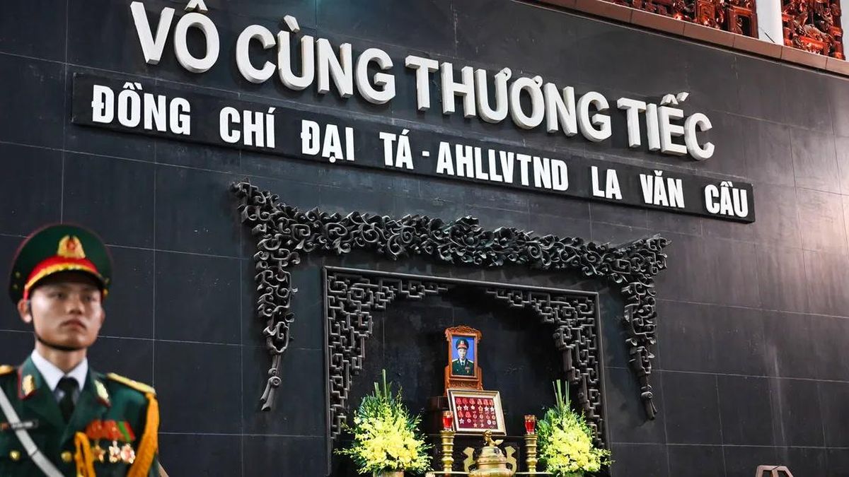 Lễ viếng Đại tá, Anh hùng Lực lượng vũ trang nhân dân La Văn Cầu - Báo Sài Gòn Giải Phóng
