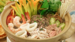 Món lẩu Thái cua đồng không quá cầu kỳ, chỉ với vài bước đơn giản là bạn đã có thể chiêu đãi món lẩu thơm ngon bổ dưỡng cho gia đình và bạn bè mình cùng thưởng thức rồi. Vậy bạn còn chần chờ gì mà không lưu lại công thức lẩu Thái cua đồng của Maggi để thực hiện ngay cho mọi người nào!