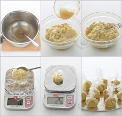 Cho 15g gelatine và 1 muỗng canh vào chén, đun cách thủy cho tan chảy. Xay nhuyễn cơm sầu riêng với 10g đường bột. Đổ nước gelatine vào tô cơm sầu riêng, dùng phới lồng khuấy cho quyện đều. Chia nhân sầu riêng thành những phần nhỏ đều nhau (25g), đặt trong các túi nylon riêng biệt, cho vào ngăn đông tủ lạnh khoảng nửa giờ cho đông lại.