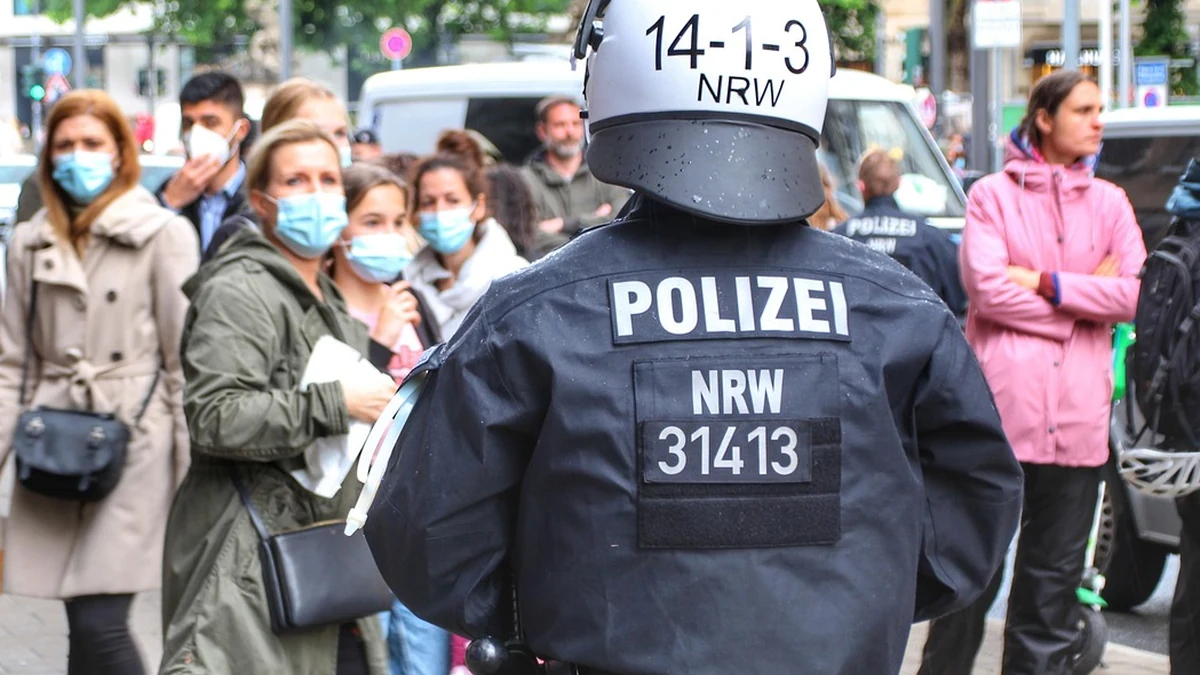 정치 이슈가 사회 경제 구조에 미치는 영향과 배경