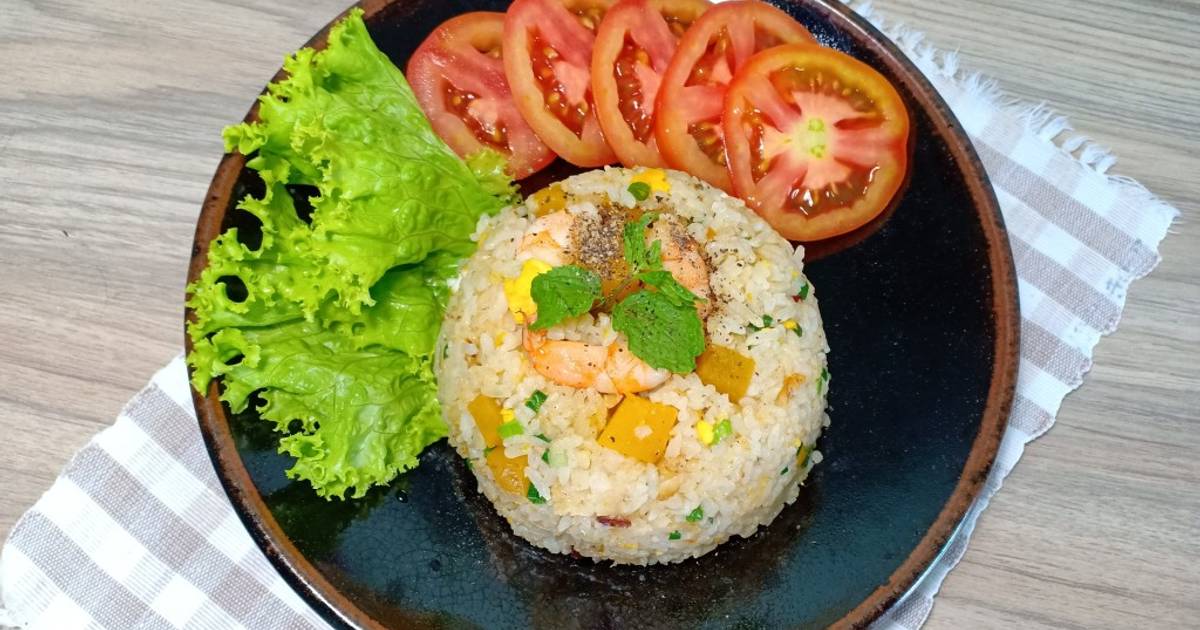 Cơm chiên tôm, bí đỏ
