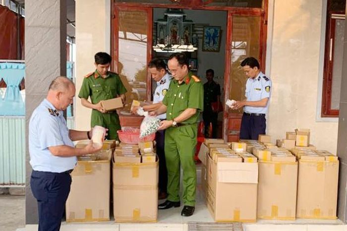 Bắt quả tang chủ cơ sở sản xuất mỹ phẩm '3 không' - Báo Công An Nhân Dân